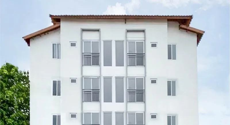 Fachada de una de las torres de apartamentos de Acacias Garden